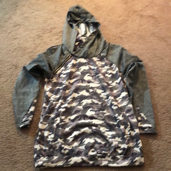 Camo light pullover with hood - Picture 2 of 2